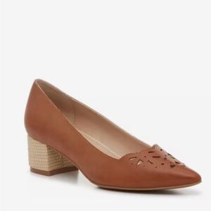 NWOB-Adrienne Vittadini  Tan Graze Pointed Toe Vegan Leather Pumps - Size 9.5